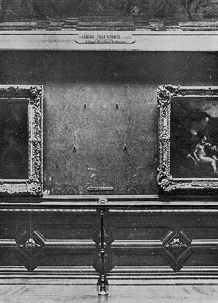 Arkivfoto. 1911. Louvre, den tomme veggen i Salon Carré etter tyveriet av Mona Lisa